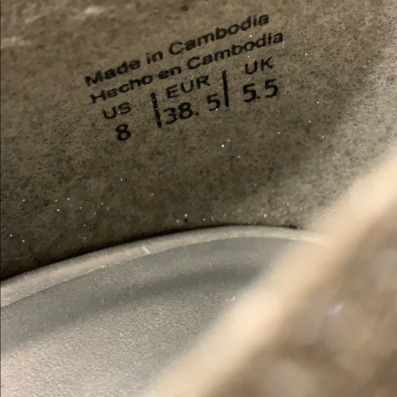 Silver Pumps - Picture 4 of 4